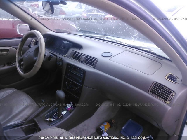 4T1BG22K9WU382489 - 1998 TOYOTA CAMRY CE/LE/XLE 白色 照片 5