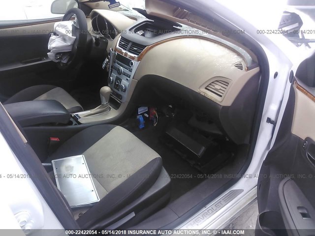 1G1ZC5E07CF227829 - 2012 CHEVROLET MALIBU 1LT WHITE photo 5