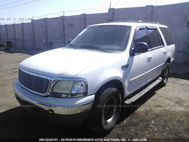 1FMRU156XYLC48194 - 2000 FORD EXPEDITION XLT WHITE photo 2