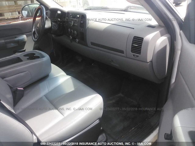 1GTEC14X09Z200525 - 2009 GMC SIERRA C1500 WHITE photo 5