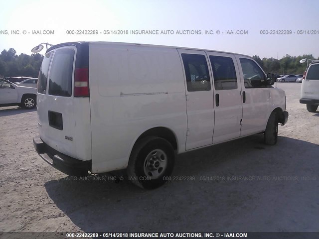 1GTGG25C681177540 - 2008 GMC SAVANA G2500 WHITE photo 4