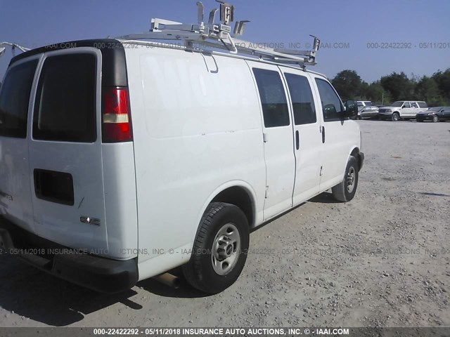 1GTGG25V271165210 - 2007 GMC SAVANA G2500 WHITE photo 4