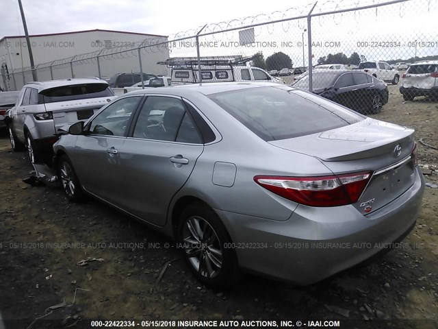 4T1BF1FK6GU252808 - 2016 TOYOTA CAMRY LE/XLE/SE/XSE SILVER photo 3