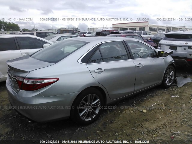 4T1BF1FK6GU252808 - 2016 TOYOTA CAMRY LE/XLE/SE/XSE SILVER photo 4