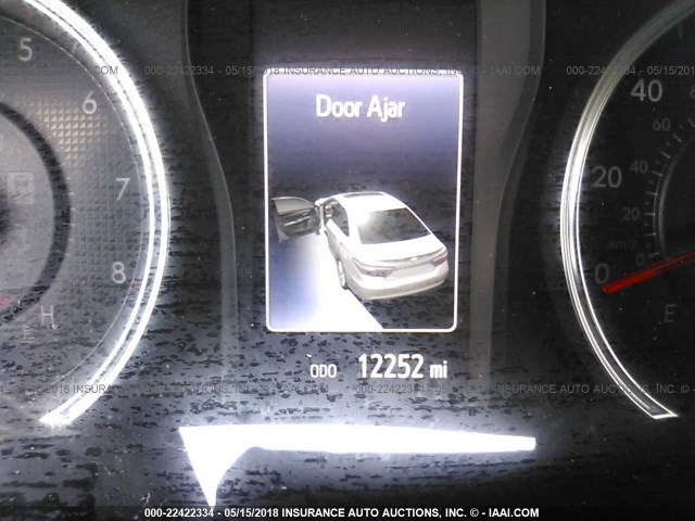 4T1BF1FK6GU252808 - 2016 TOYOTA CAMRY LE/XLE/SE/XSE SILVER photo 7