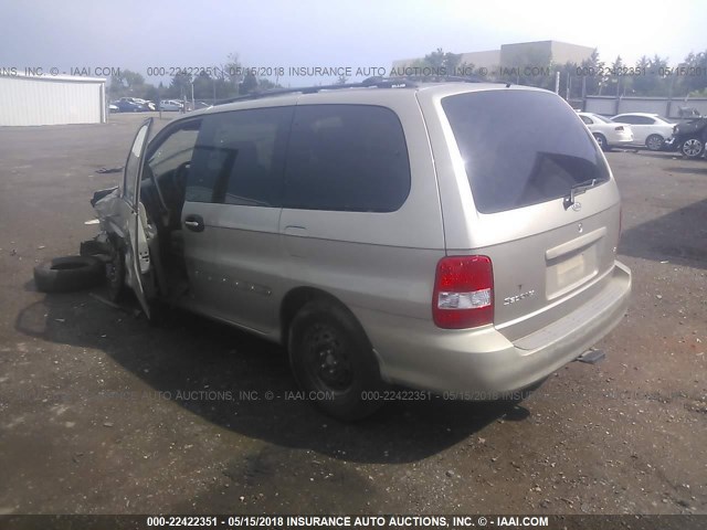 KNDUP131736388787 - 2003 KIA SEDONA EX/LX TAN photo 3