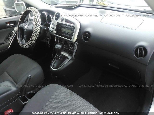2T1KR32E38C697514 - 2008 TOYOTA COROLLA MATRIX XR SILVER photo 5