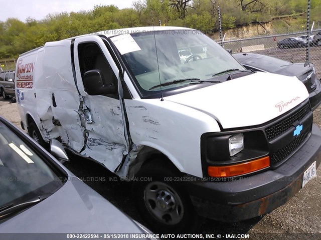 1GCGG25VX71127272 - 2007 CHEVROLET EXPRESS G2500  WHITE photo 1