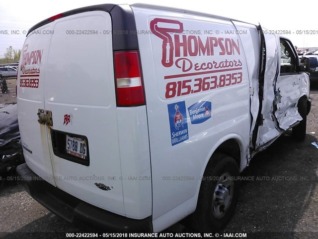 1GCGG25VX71127272 - 2007 CHEVROLET EXPRESS G2500  WHITE photo 4