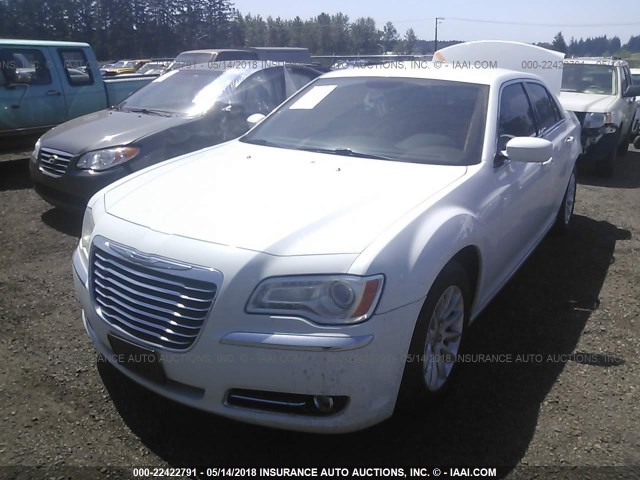 2C3CCAAG3EH347125 - 2014 CHRYSLER 300 WHITE photo 2