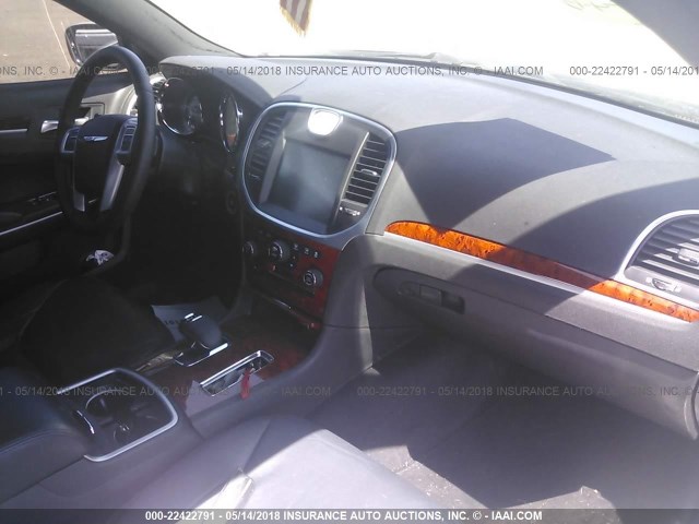 2C3CCAAG3EH347125 - 2014 CHRYSLER 300 WHITE photo 5