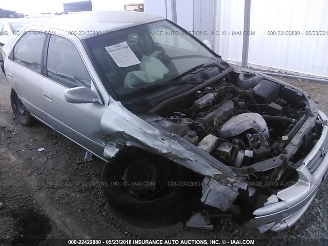 JT2BG22K810604985 - 2001 TOYOTA CAMRY CE/LE/XLE 银色 照片 1