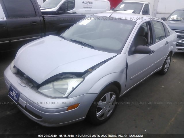 1FAFP34P52W160170 - 2002 FORD FOCUS SE/SE COMFORT SILVER photo 2