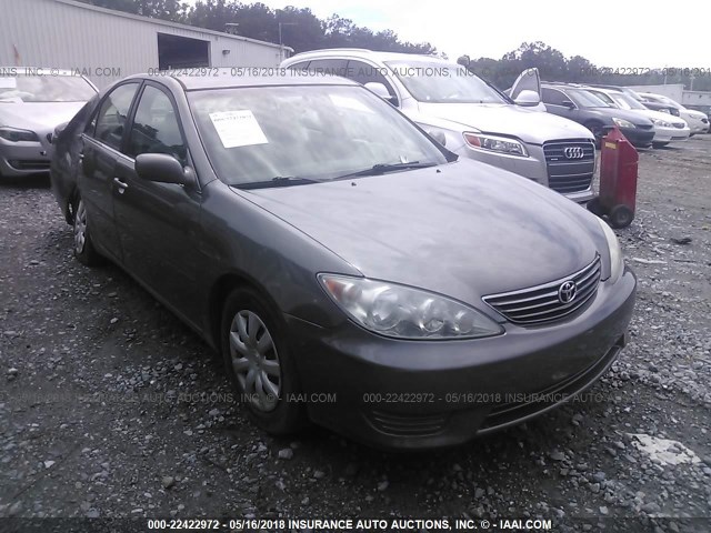 4T1BE32K65U594504 - 2005 TOYOTA CAMRY LE/XLE/SE ნაცრისფერი ფოტო 1