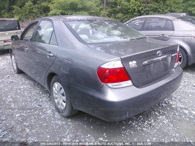 4T1BE32K65U594504 - 2005 TOYOTA CAMRY LE/XLE/SE ნაცრისფერი ფოტო 3