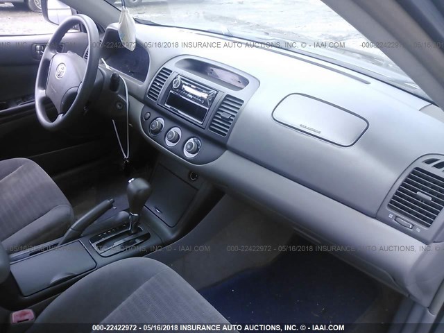 4T1BE32K65U594504 - 2005 TOYOTA CAMRY LE/XLE/SE ნაცრისფერი ფოტო 5