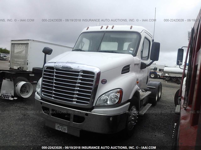 1FUJGBDV8HLJC9426 - 2017 FREIGHTLINER CASCADIA 113  WHITE photo 2