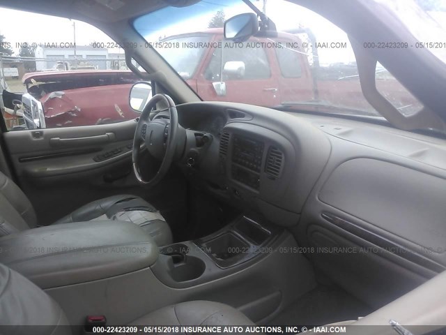 5LMFU28A2YLJ42991 - 2000 LINCOLN NAVIGATOR TAN photo 5