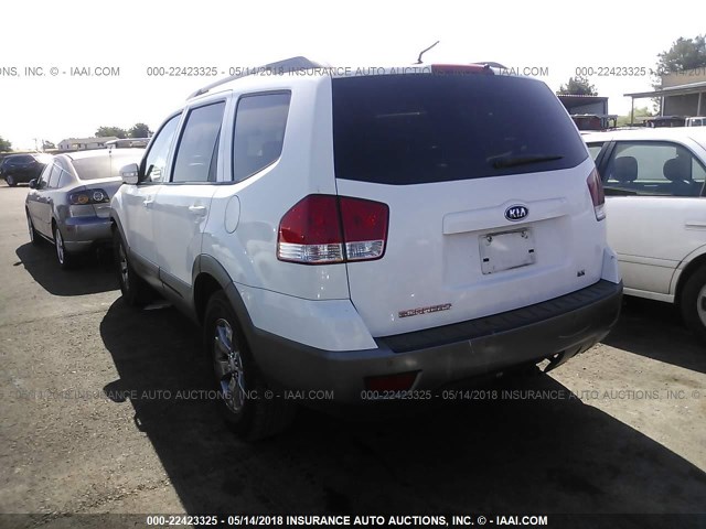 KNDJJ741895031428 - 2009 KIA BORREGO LX/EX WHITE photo 3