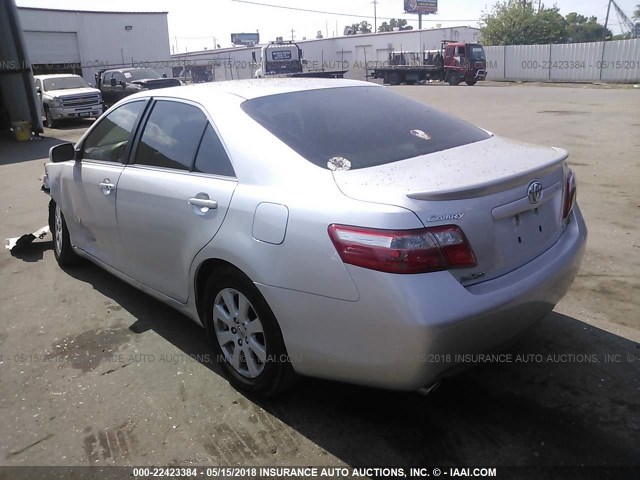 4T1BK46K78U563405 - 2008 TOYOTA CAMRY LE/XLE/SE ნაცრისფერი ფოტო 3