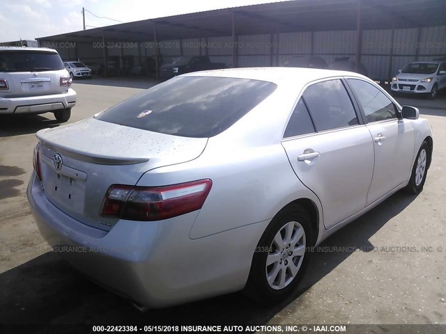 4T1BK46K78U563405 - 2008 TOYOTA CAMRY LE/XLE/SE ნაცრისფერი ფოტო 4