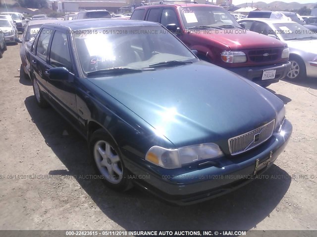 YV1LS5579W1532595 - 1998 VOLVO S70 BLUE photo 1