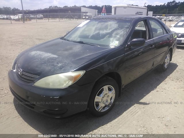 4T1BE32K12U629252 - 2002 TOYOTA CAMRY LE/XLE/SE შავი ფოტო 2
