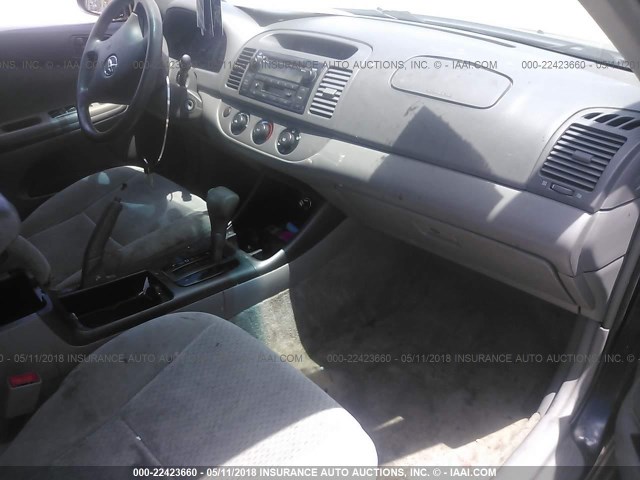 4T1BE32K12U629252 - 2002 TOYOTA CAMRY LE/XLE/SE შავი ფოტო 5