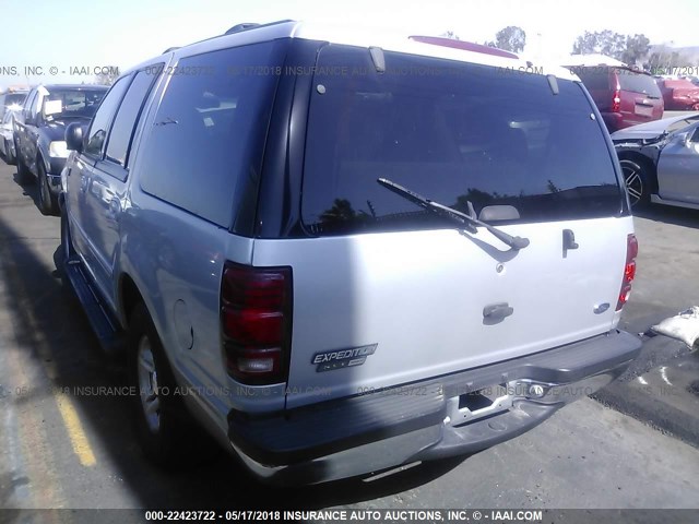 1FMRU15W02LA94005 - 2002 FORD EXPEDITION XLT SILVER photo 3