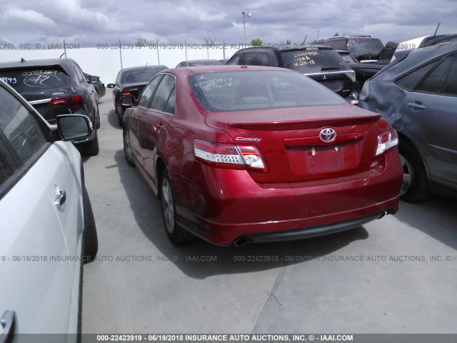 4T1BF3EK2BU723441 - 2011 TOYOTA CAMRY SE/LE/XLE RED photo 3