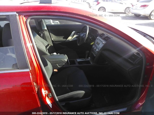 4T1BF3EK2BU723441 - 2011 TOYOTA CAMRY SE/LE/XLE RED photo 5