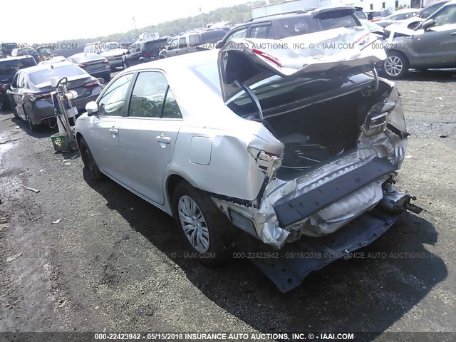 4T4BF1FK1CR247340 - 2012 TOYOTA CAMRY SE/LE/XLE SILVER photo 3
