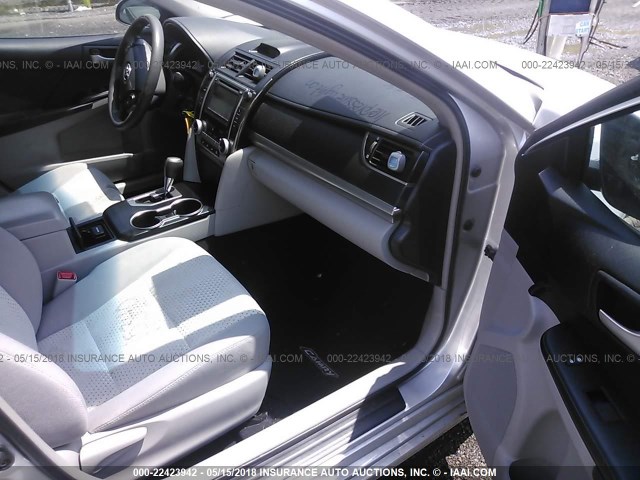 4T4BF1FK1CR247340 - 2012 TOYOTA CAMRY SE/LE/XLE SILVER photo 5