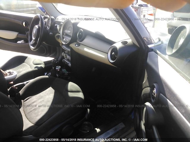 WMWML33539TN69449 - 2009 MINI COOPER CLUBMAN BLACK photo 5