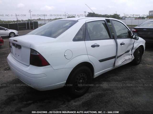 1FAFP34N67W310194 - 2007 FORD FOCUS ZX4/S/SE/SES WHITE photo 4