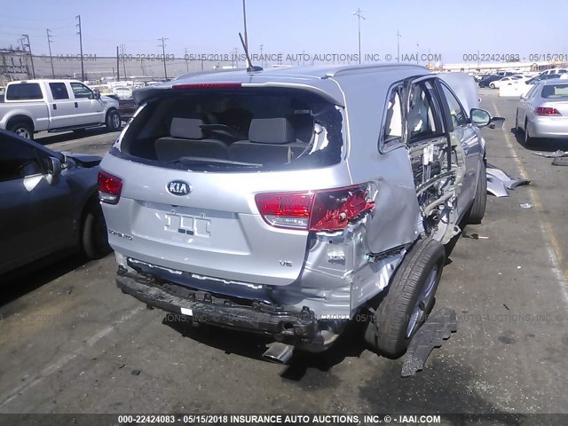 5XYPG4A54JG357737 - 2018 KIA SORENTO LX/L SILVER photo 4