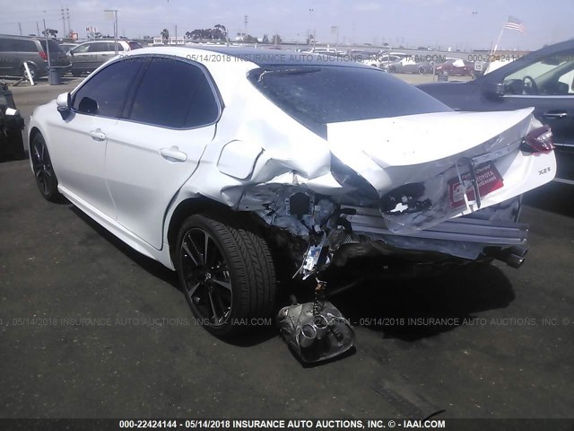 4T1B61HK5JU081666 - 2018 TOYOTA CAMRY XSE WHITE photo 3