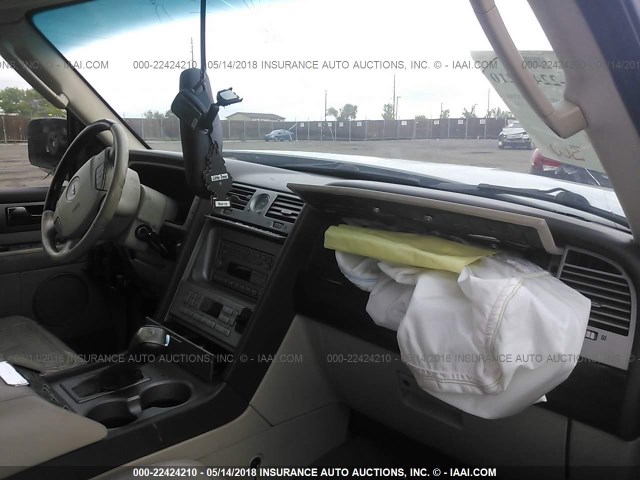 5LMFU28R44LJ29269 - 2004 LINCOLN NAVIGATOR SILVER photo 5