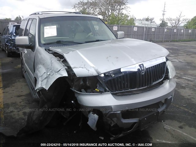 5LMFU28R44LJ29269 - 2004 LINCOLN NAVIGATOR SILVER photo 6
