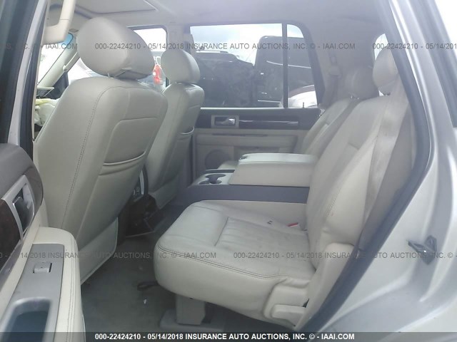 5LMFU28R44LJ29269 - 2004 LINCOLN NAVIGATOR SILVER photo 8