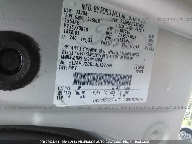 5LMFU28R44LJ29269 - 2004 LINCOLN NAVIGATOR SILVER photo 9