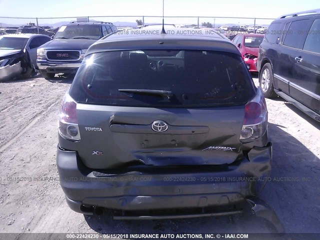 2T1KR32EX6C606896 - 2006 TOYOTA COROLLA MATRIX XR GRAY photo 6