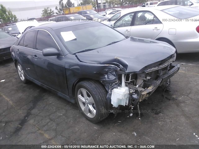 4T1BF3EK8BU606348 - 2011 TOYOTA CAMRY SE/LE/XLE ნაცრისფერი ფოტო 1