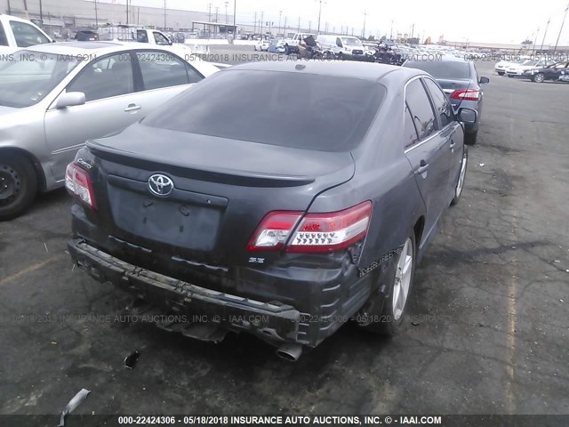 4T1BF3EK8BU606348 - 2011 TOYOTA CAMRY SE/LE/XLE ნაცრისფერი ფოტო 4