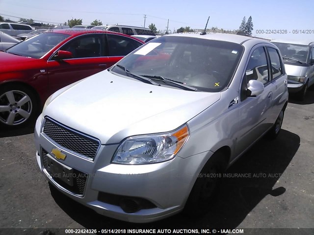 KL1TD66E19B659365 - 2009 CHEVROLET AVEO LS/LT SILVER photo 2