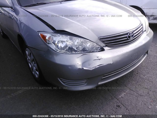 JTDBE32K963051112 - 2006 TOYOTA CAMRY LE/XLE Մոխրագույն լուսանկար 6