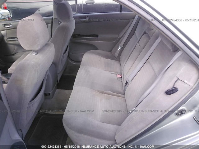 JTDBE32K963051112 - 2006 TOYOTA CAMRY LE/XLE Մոխրագույն լուսանկար 8