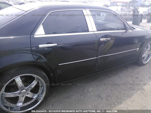 2C3AA63HX5H665808 - 2005 CHRYSLER 300C BLACK photo 6