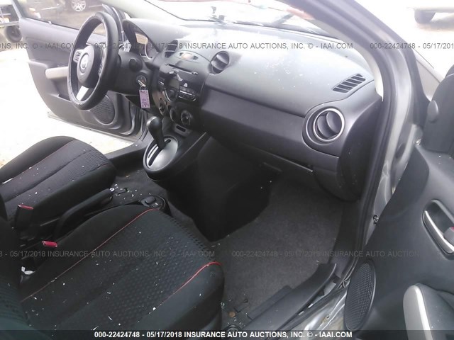 JM1DE1LY6D0161470 - 2013 MAZDA MAZDA2 GRAY photo 5