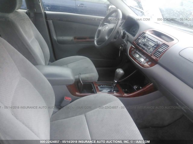 4T1BE30K83U691977 - 2003 TOYOTA CAMRY LE/XLE/SE ნაცრისფერი ფოტო 5